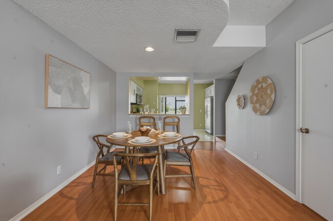 Photo - 16635 Hemingway Dr