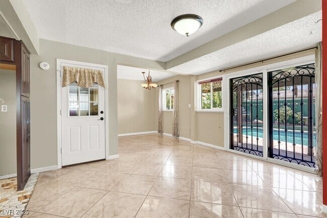 Building Photo - 2013 W Fontana Ave Rental