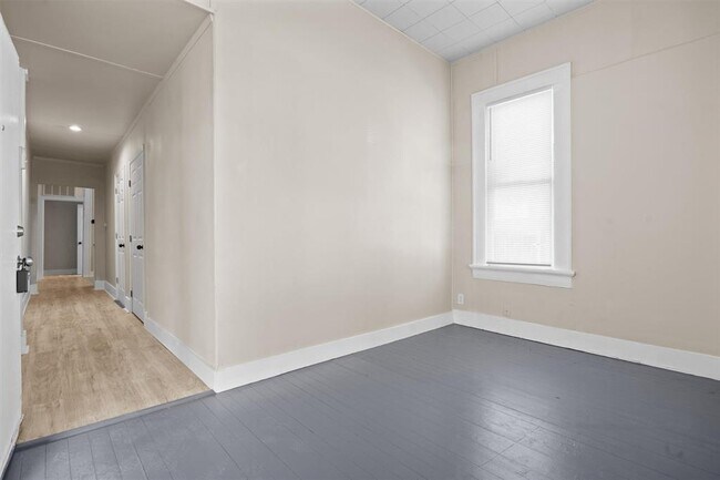 Photo - 715 Porter St