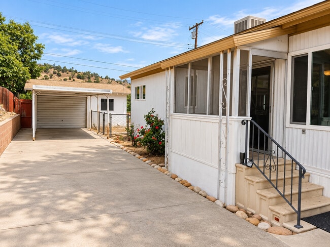 114 Salaine Dr
