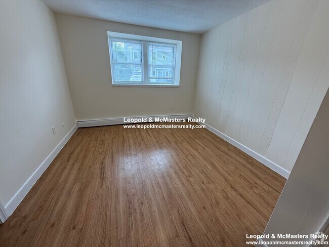 Building Photo - 164 North Beacon St Rental