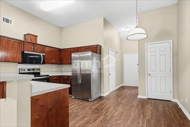 Photo - 117 W Tisbury Ln