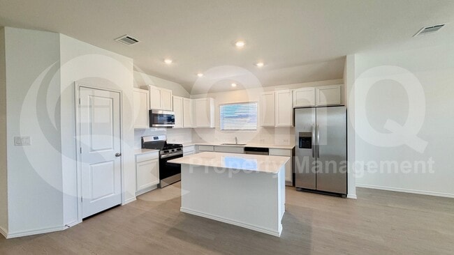 Photo - 205 Corniche Cir