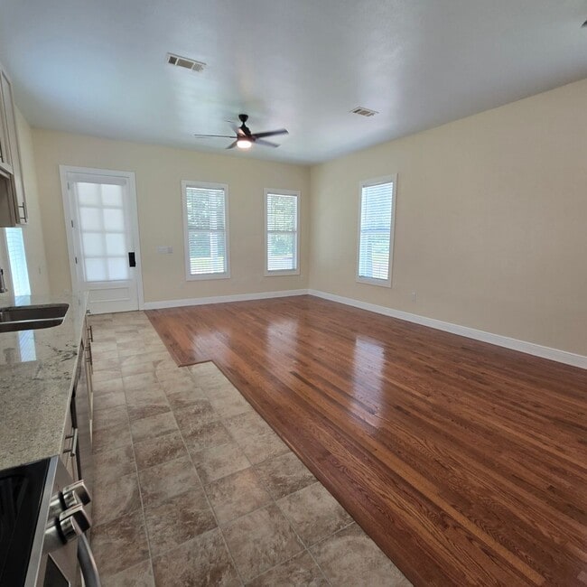 Photo - 1818B Elvin Dr
