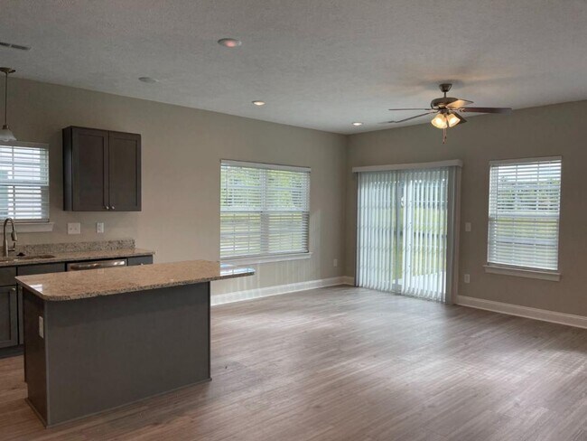 Photo - 302 71st Ave N