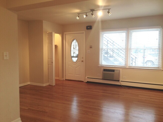 Photo - 4700 N Ashland Ave Unit 2