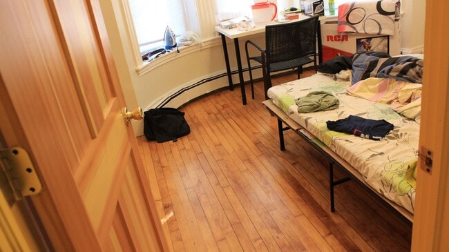 Photo - Fort Hill 5 Bed – 1,100 Sq Ft – W/D in Unit – High Ceilings – 9/1