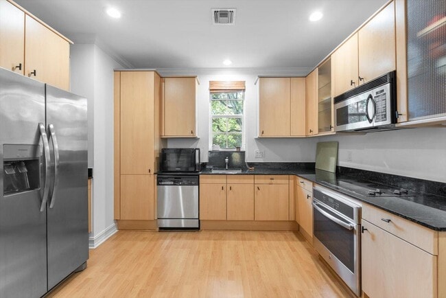Building Photo - 75 NE 5th Ave Rental