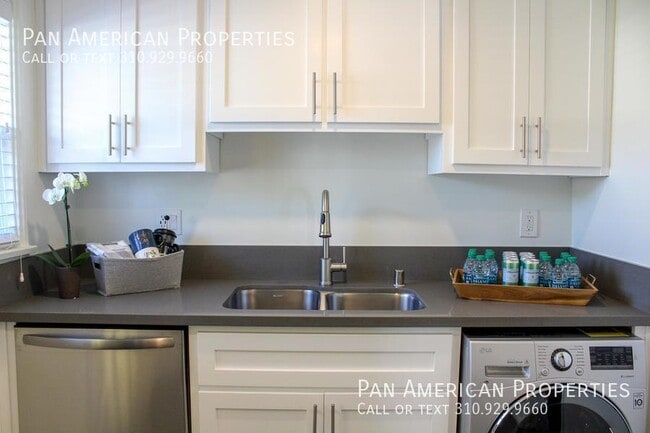 Photo - 5136 E Livingston Dr Unit 3