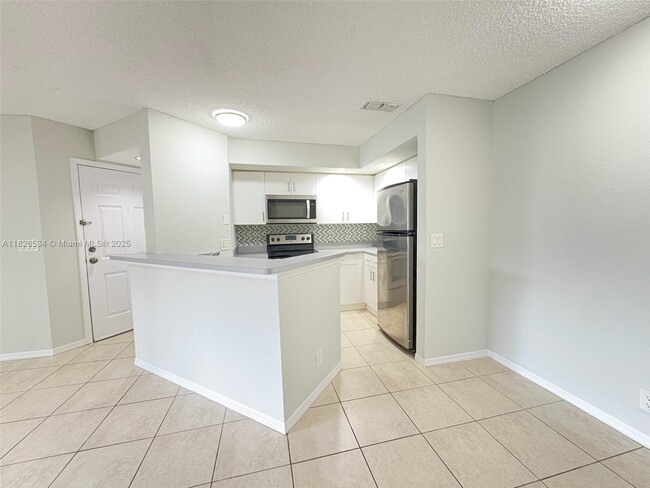 Building Photo - 3480 Pinewalk Dr N Unit 124 Rental