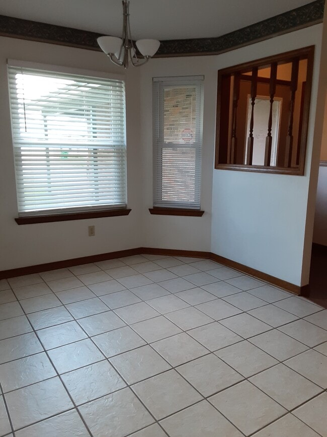 Photo - 1933 Estival St