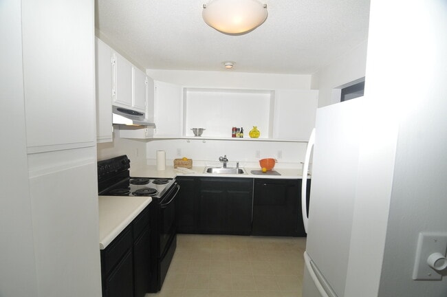 Photo - 15 Hawthorne Cir Unit 15