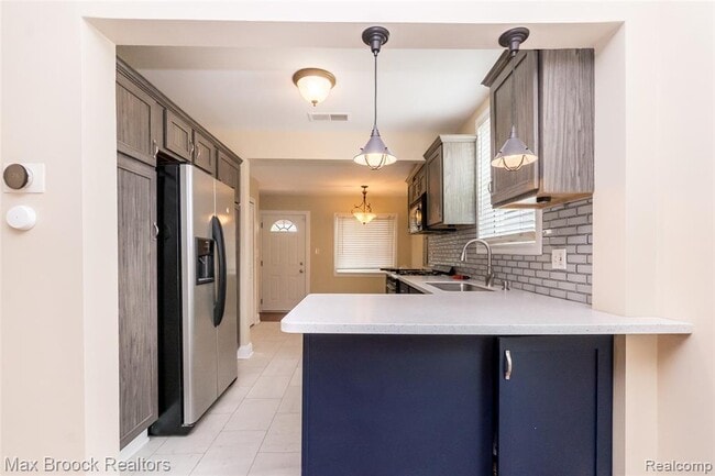 Photo - 2742 Inman St