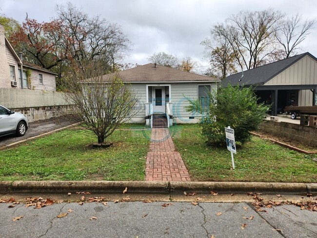 Building Photo - Great Home for UAMS Students
