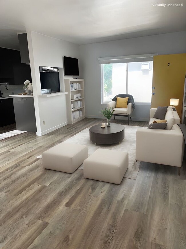 Building Photo - Stunning 2-Bedroom Townhome in the Heart o... Unit 7