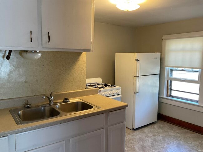 Photo - 1829 Hale Ave