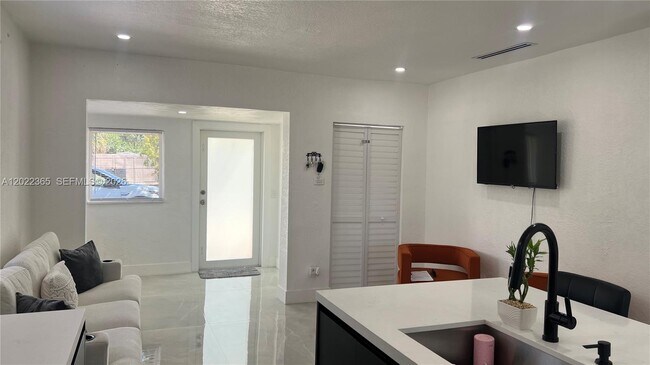 2330 NW 13th St