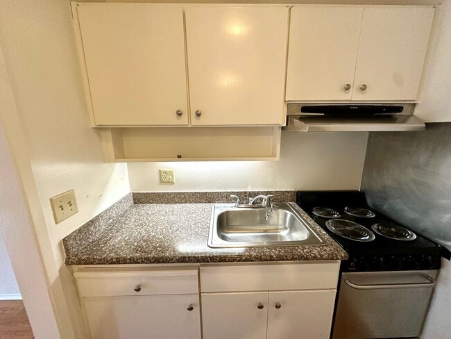 Photo - First Floor Studio Available in Watergate Complex of Emeryville! Unit 239