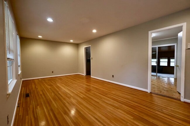 Photo - 536 Edgecrest Cir