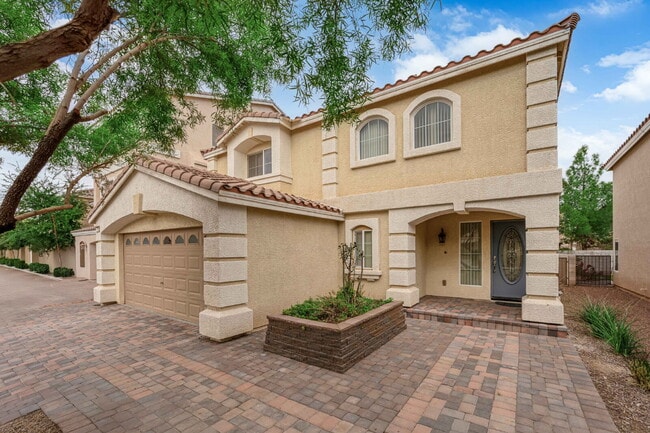 Photo - Beautiful 3 Bedroom Home!