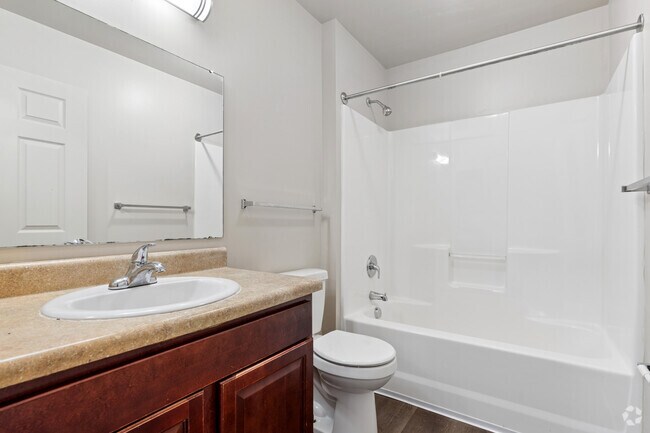 4BR, 2BA - 1,401SF - Bathroom