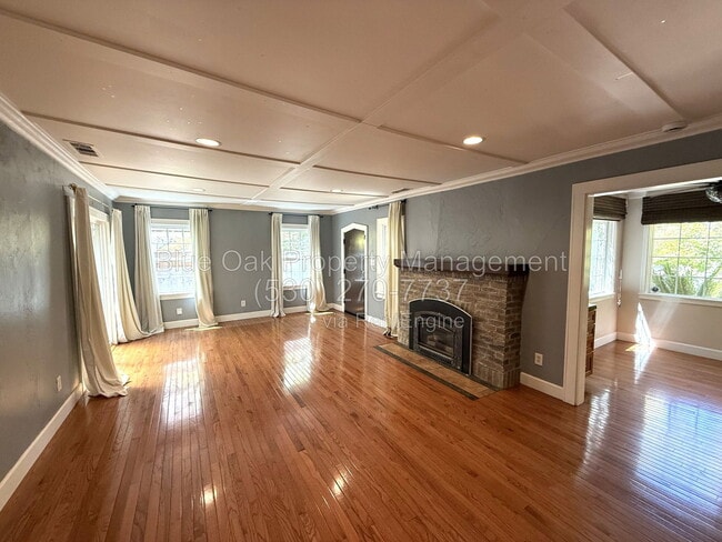 Photo - 687 E 8th St