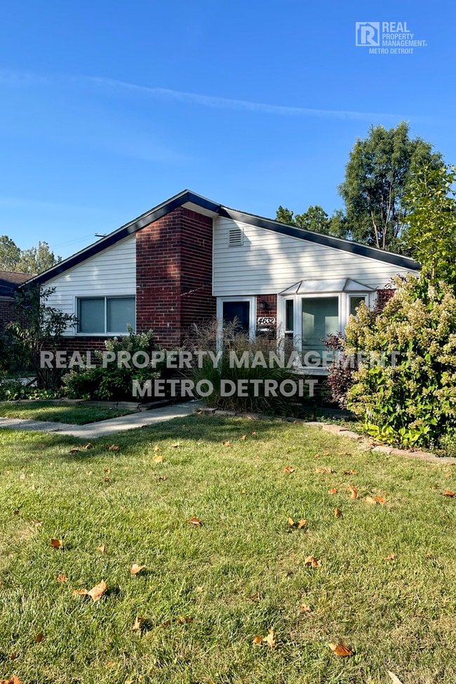 Photo - 4632 Monroe St