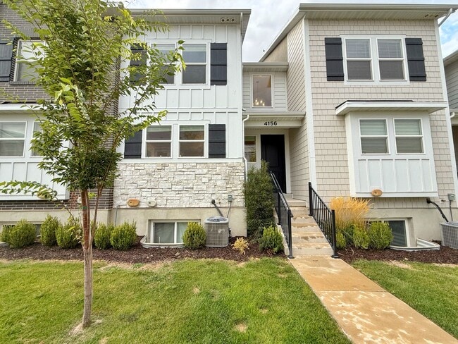 Building Photo - Pet Friendly Townhome in Willow Point – 3 ...