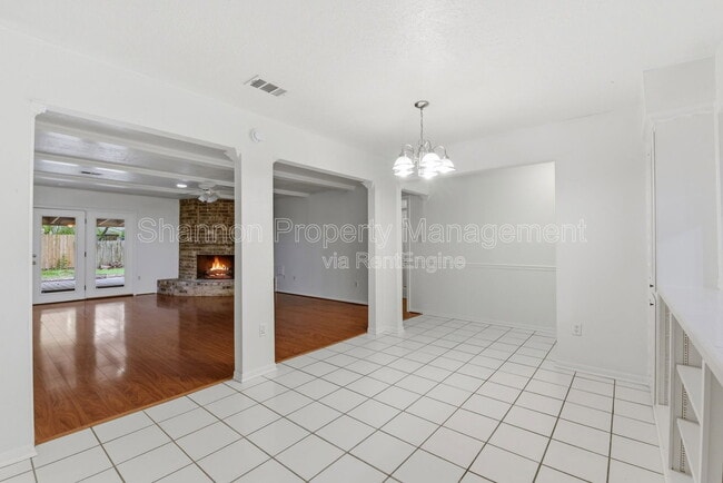 Photo - 2115 Oak Shores Dr