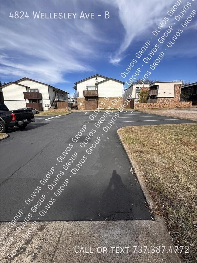 Photo - 4824 Wellesley Ave Unit B