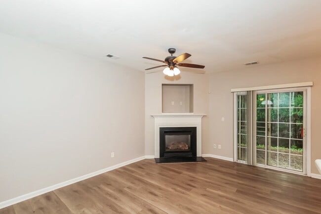 Photo - 713 Celeste Ln