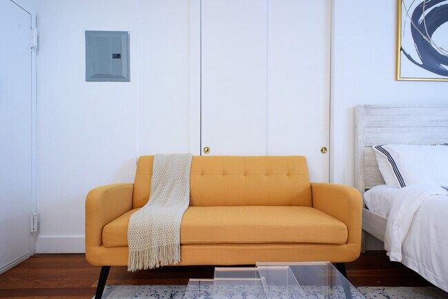 Photo - 241 E 24th St Unidad ID1021841P