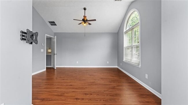 Photo - 450 Manor Glen Dr