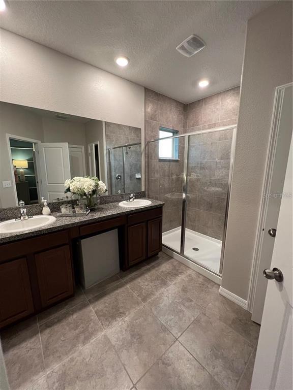 Photo - 31657 Blue Passing Loop