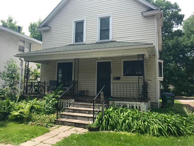 Building Photo - 4-Bedroom House Close to U of M Campus