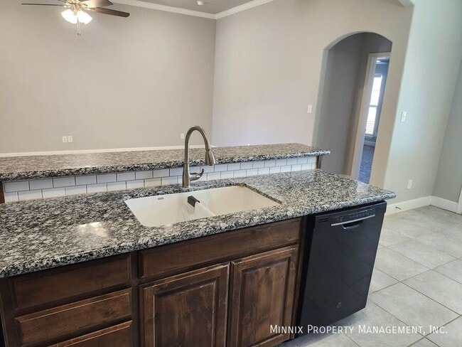 Photo - 5222 Jarvis St