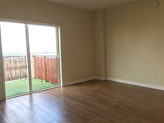 Photo - 3410 Coral Wy Unidad PH-02