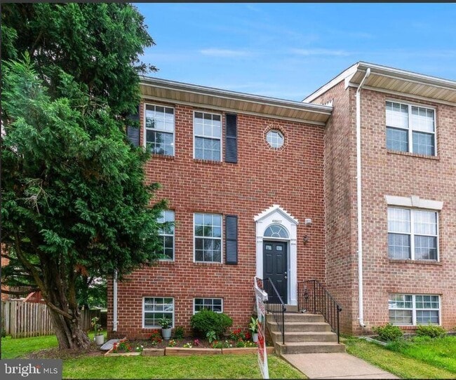 Building Photo - 46607 Carriage Ct