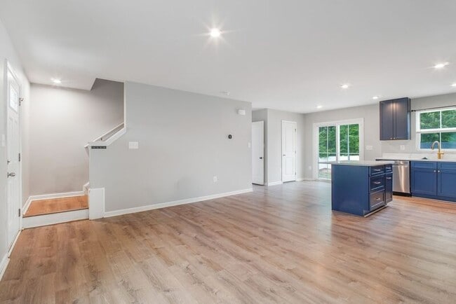 Photo - 128 Harper Ln