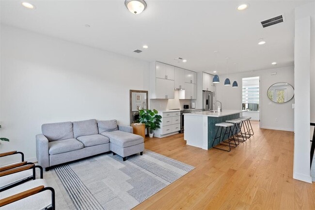 Building Photo - 6020 Springdale Rd Unit 10 Rental