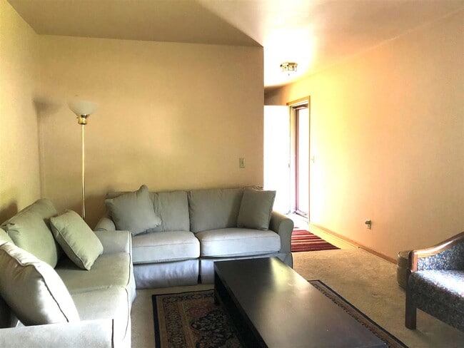 Photo - 2 Newbury Cir