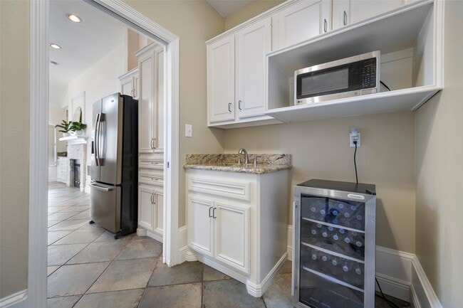 Building Photo - 14311 Islandwoods Dr