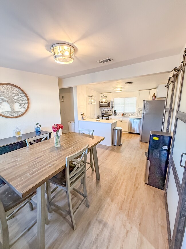 Photo - 76 Carson Dr NE