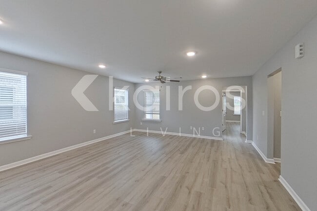 Photo - 128 Denise Dr