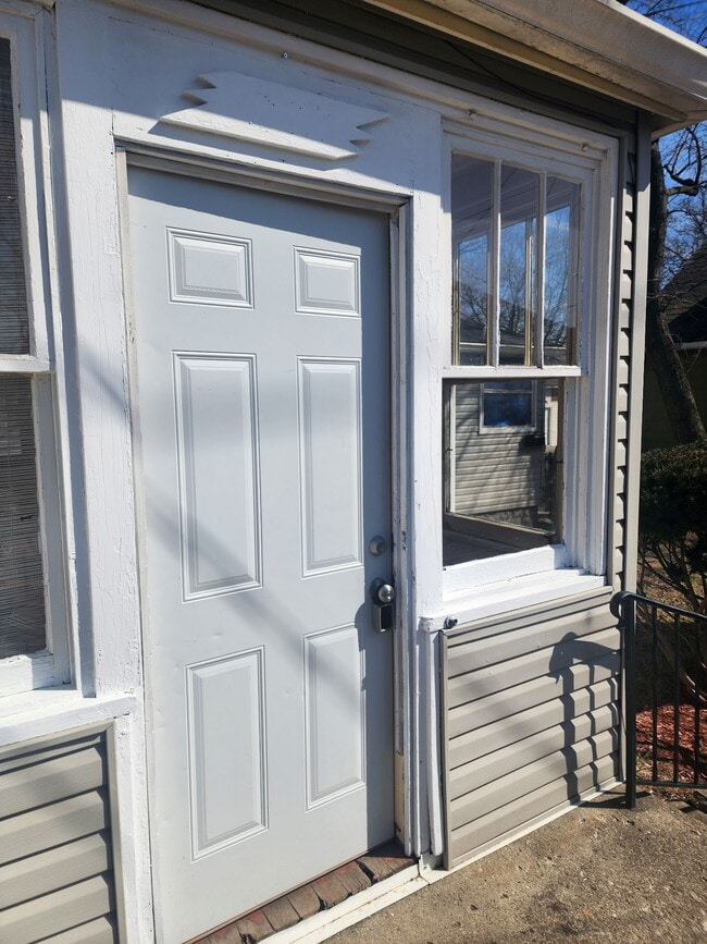 Building Photo - 222 N 5th St Unit 222 N 5th St