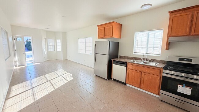 Photo - 381 S 37th St