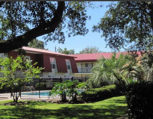 Chateau Tourraine Apartments