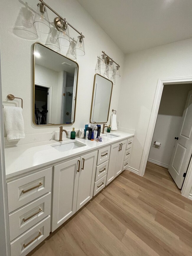 Photo - Fully Furnished 3 bed 2 bath, AVAILABLE March 1st!