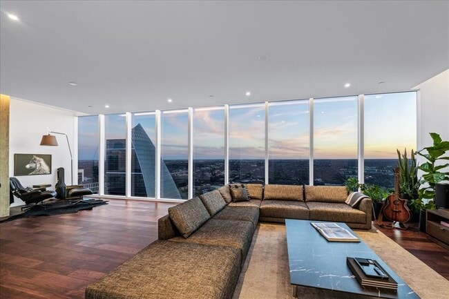 Building Photo - 301 West Ave Unit 4105