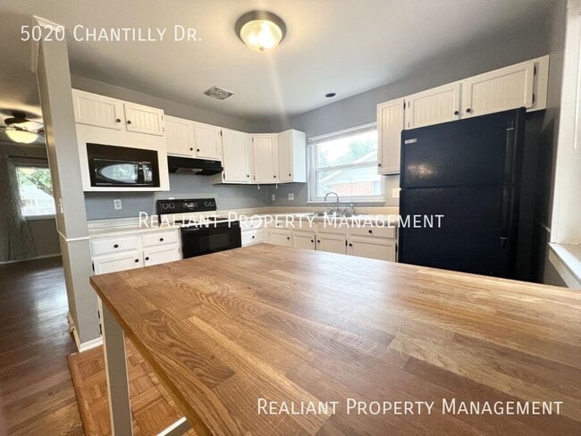 Photo - 5020 Chantilly Dr